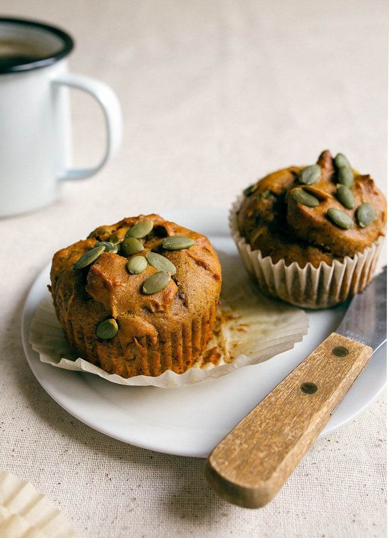 Small Batch Vegan Pumpkin Muffins for two. Recipe makes just 6 pumpkin muffins. Small pumpkin desserts.